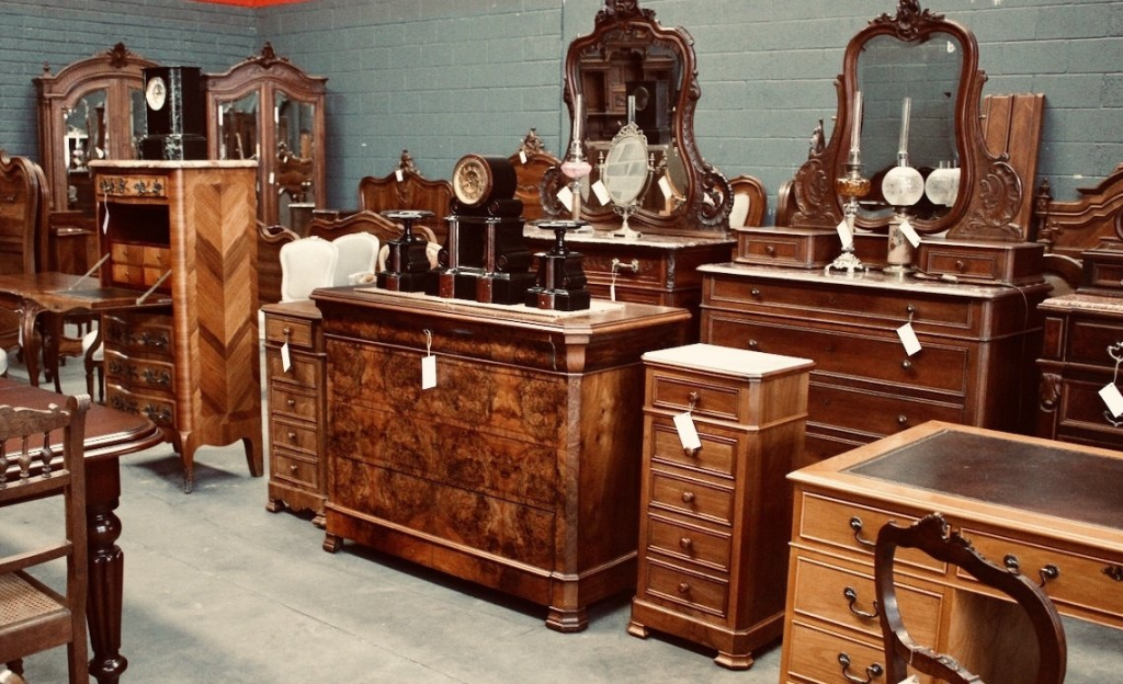 25 Trending Antiques To Sell That Are In High Demand
